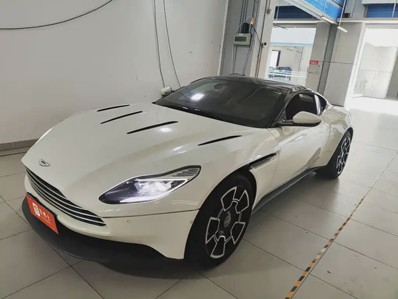 Aston Martin DB11
