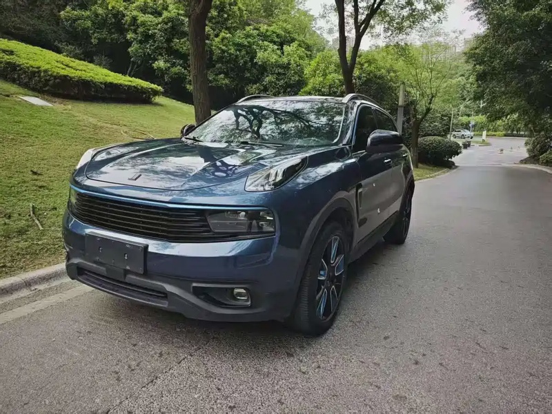 Lynk & Co 01