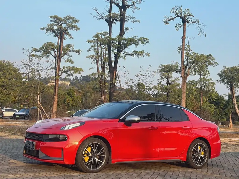 Lynk & Co 03