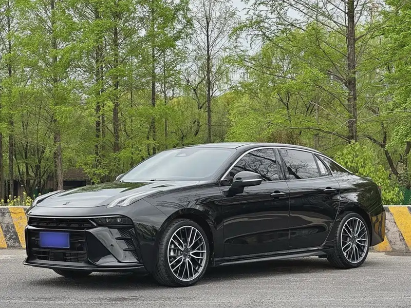 Lynk & Co 03