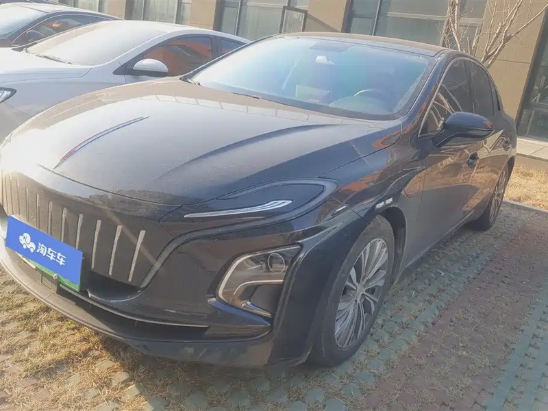 Hongqi E-QM5