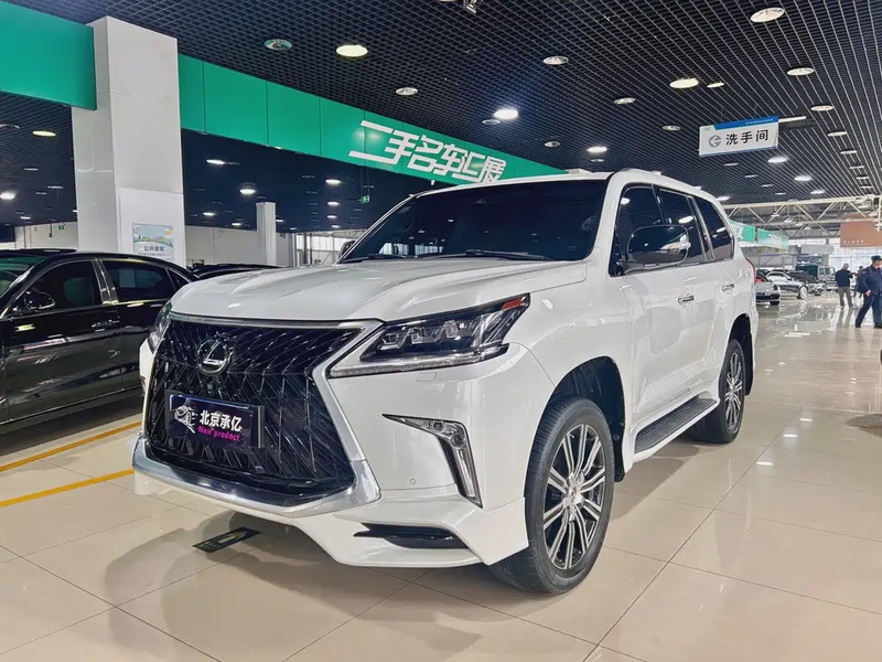 Lexus LX