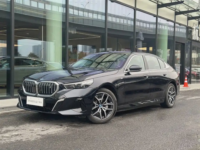 BMW i5