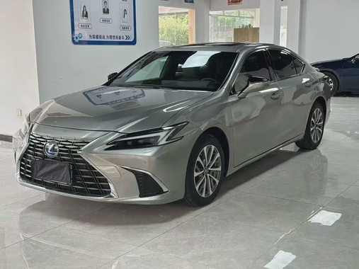 Lexus ES 2025
