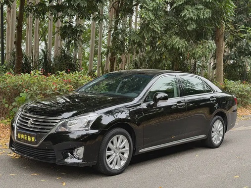 Toyota Crown 2013