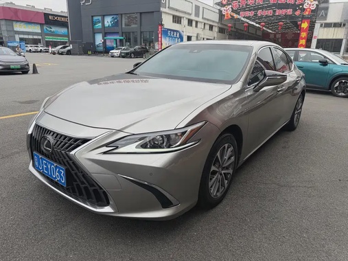 Lexus ES 2022