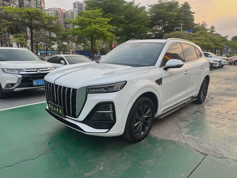 Hongqi HS5