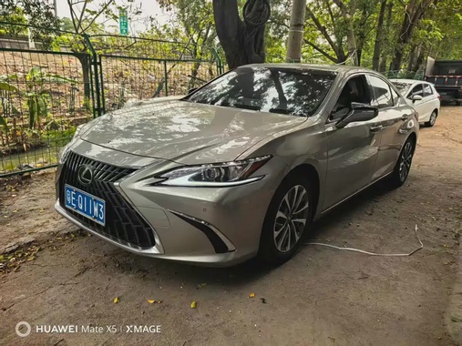 Lexus ES 2023