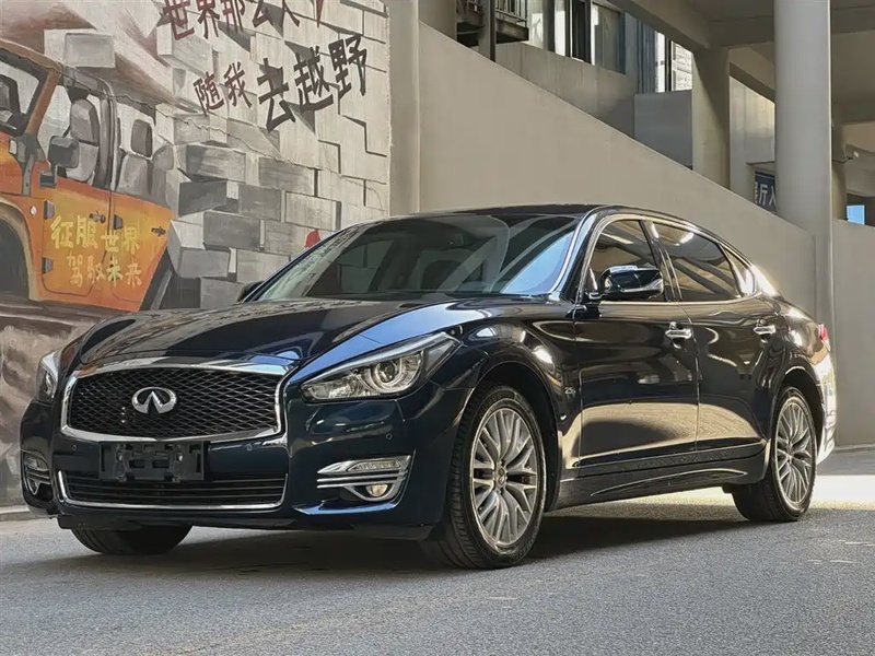 Infiniti Q70