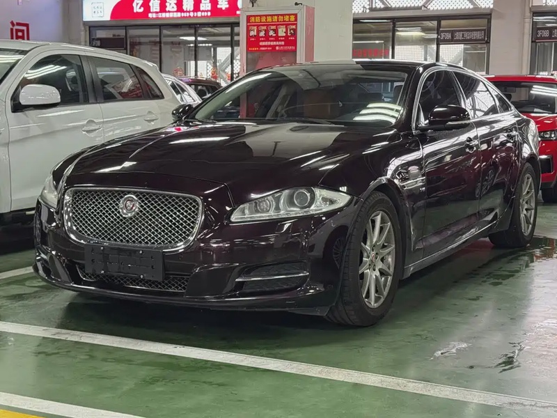 Jaguar XJ