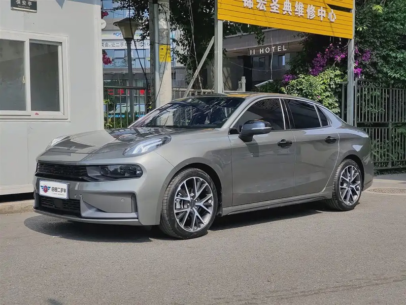 Lynk & Co 03