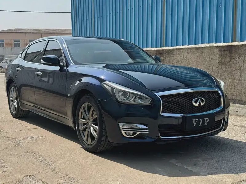 Infiniti Q70