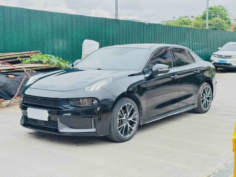 Lynk & Co 03