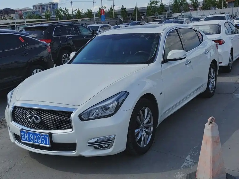 Infiniti Q70