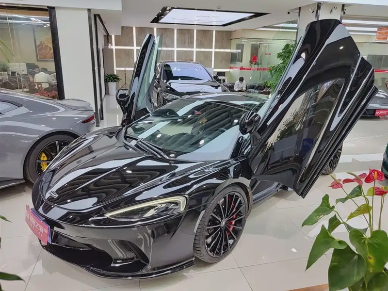 McLaren GT
