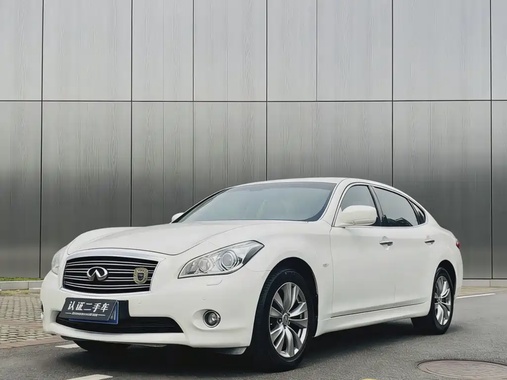 Infiniti Q70 2015