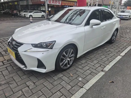 Lexus IS 2018