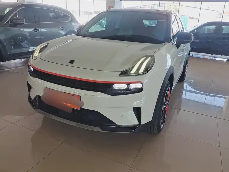 Lynk & Co 06