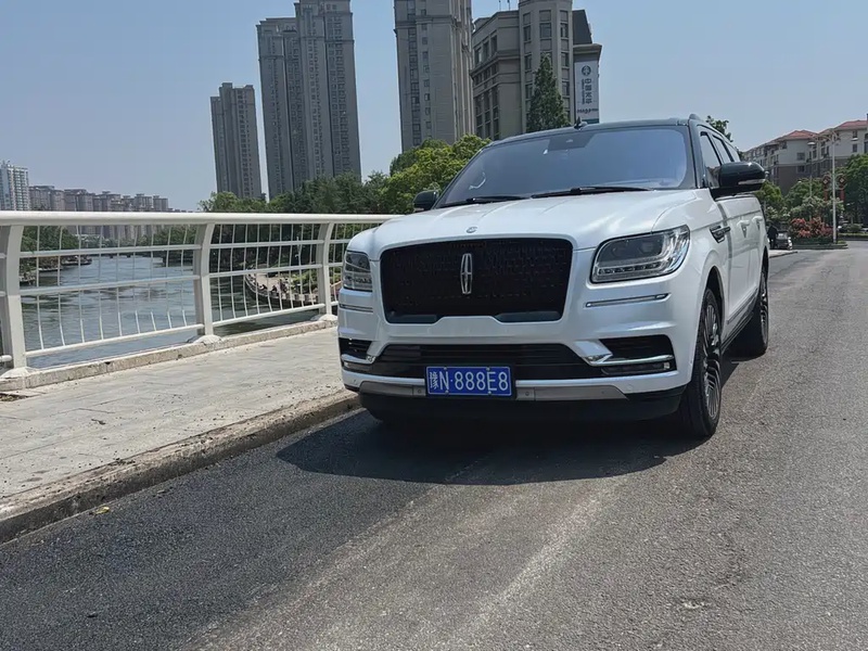 Lincoln Navigator