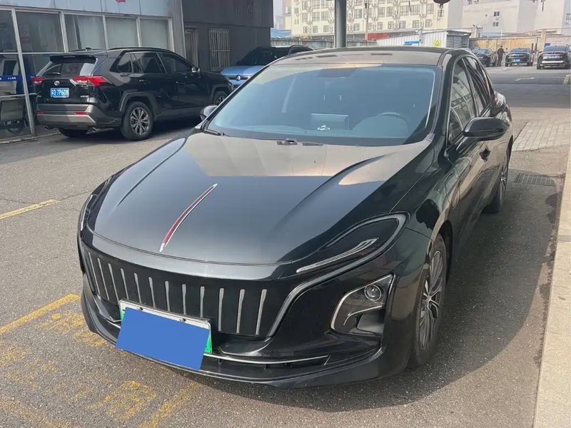 Hongqi E-QM5