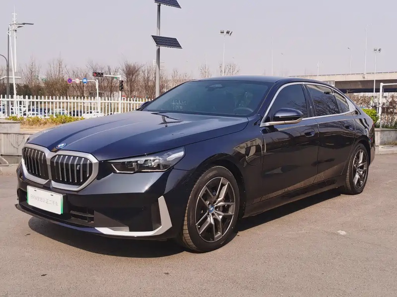 BMW i5