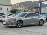 Lexus ES 2020