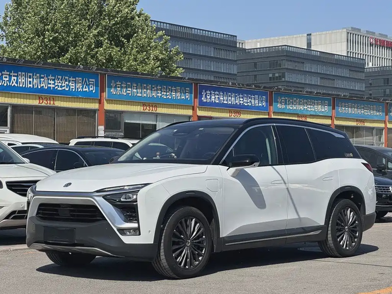 NIO ES8