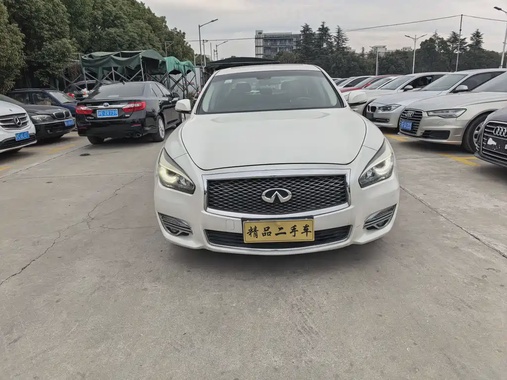 Infiniti Q70 2016