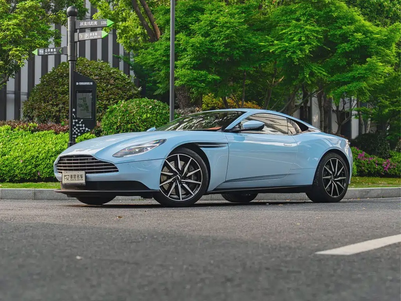 Aston Martin DB11