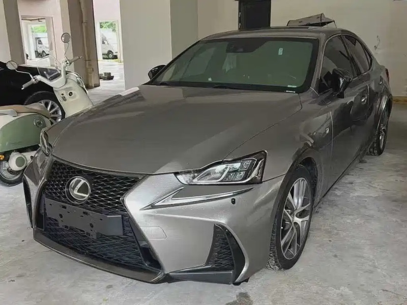 Lexus IS