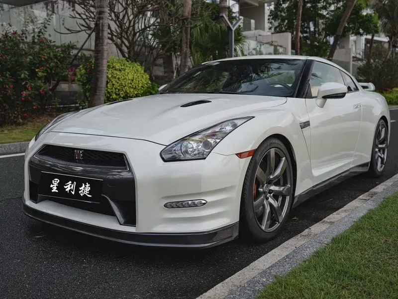 Nissan GT-R