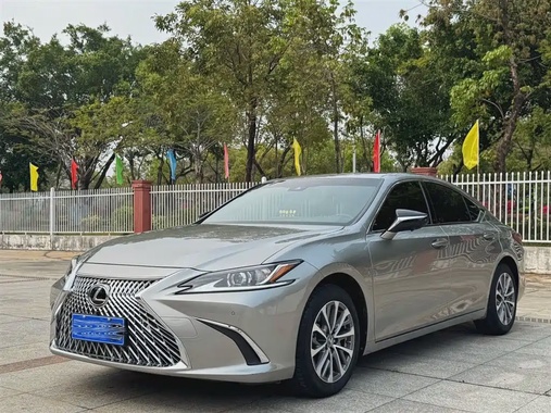 Lexus ES 2024