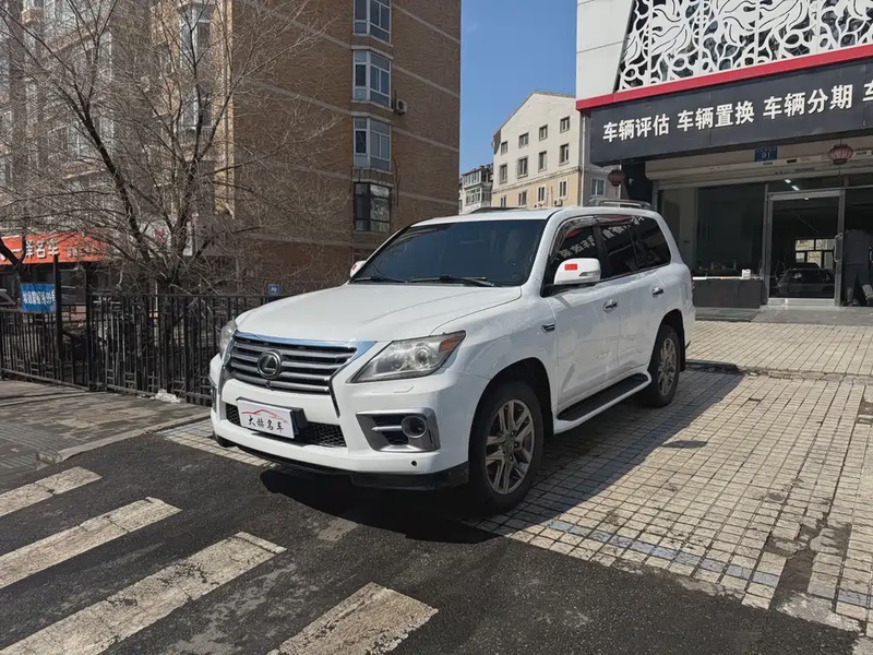 Lexus LX