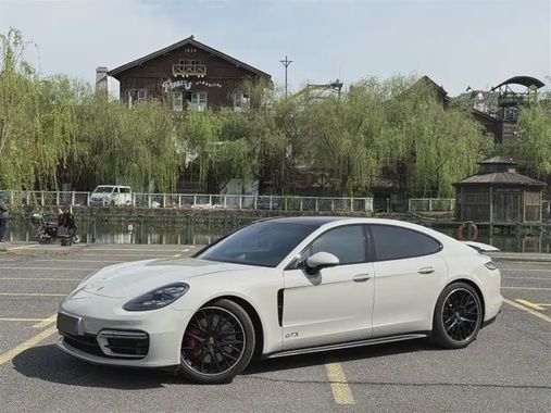 Porsche Panamera 2023