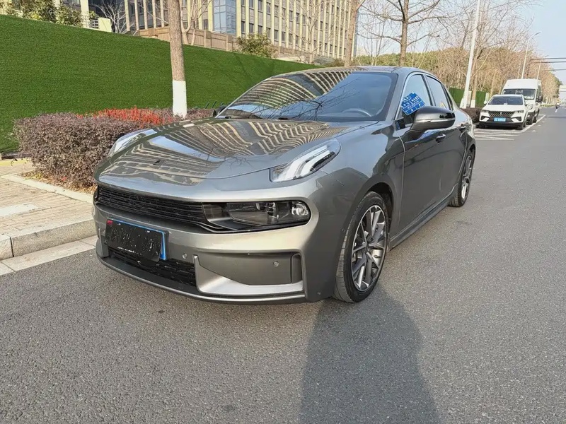 Lynk & Co 03