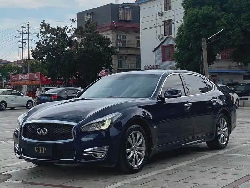 Infiniti Q70