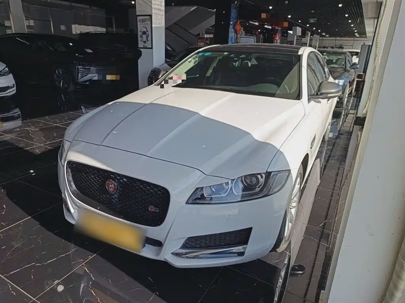 Jaguar XF
