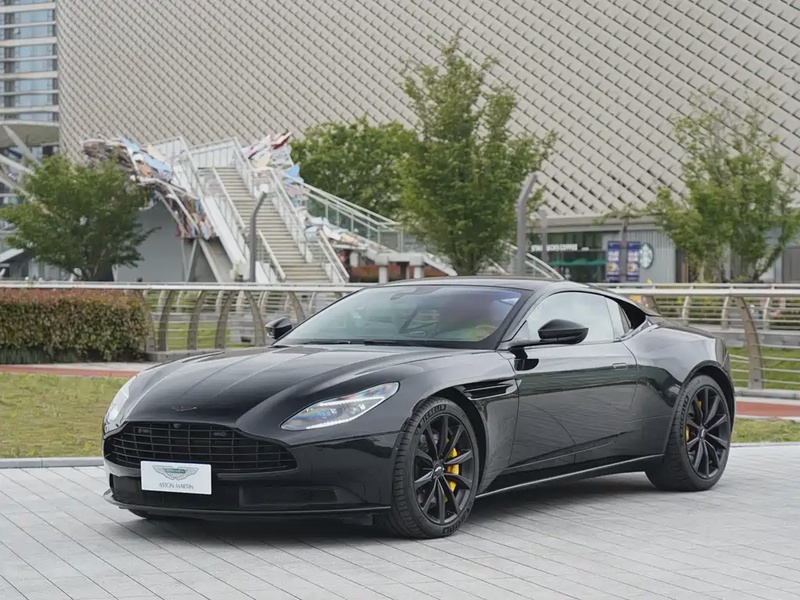 Aston Martin DB11