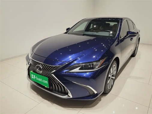 Lexus ES 2020
