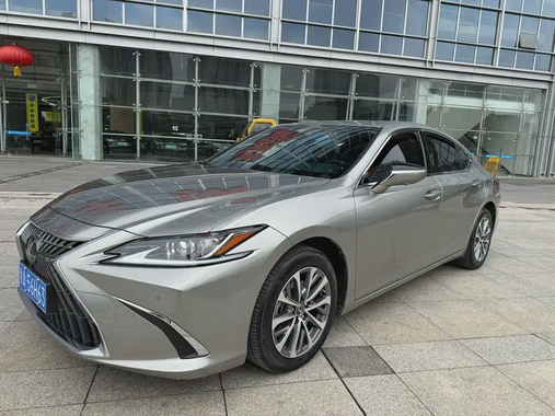 Lexus ES 2024