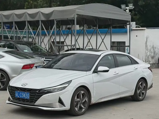 Hyundai Elantra 2022