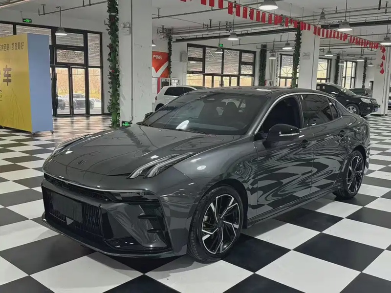 Lynk & Co 03