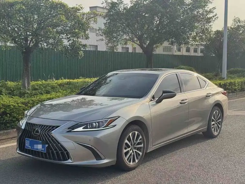 Lexus ES 2022
