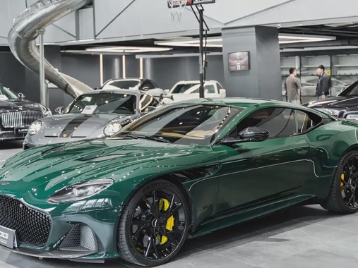 Aston Martin DBS 2020