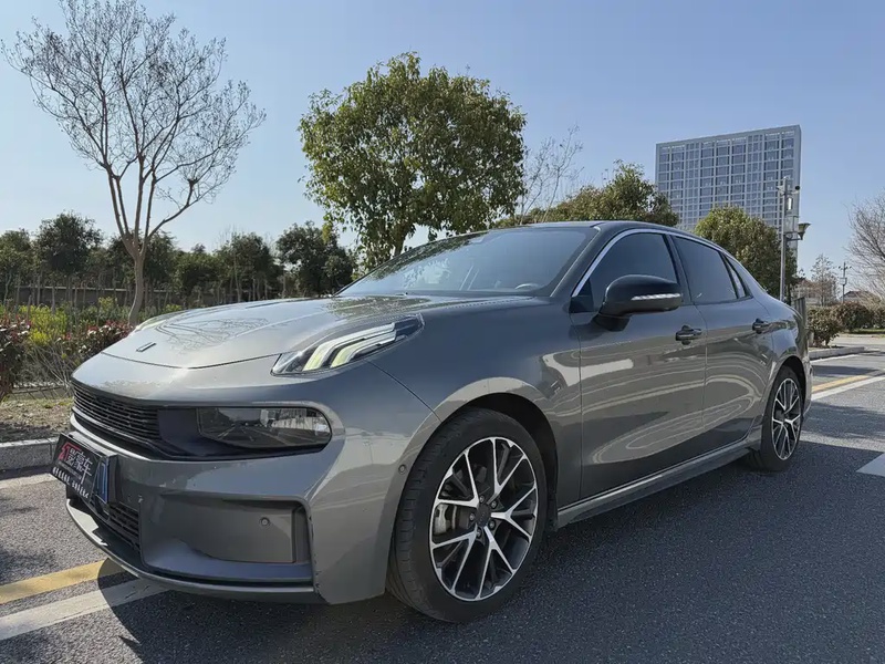 Lynk & Co 03