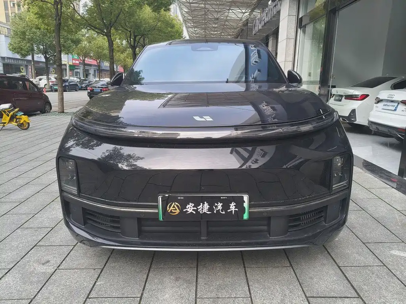 Li Auto L8