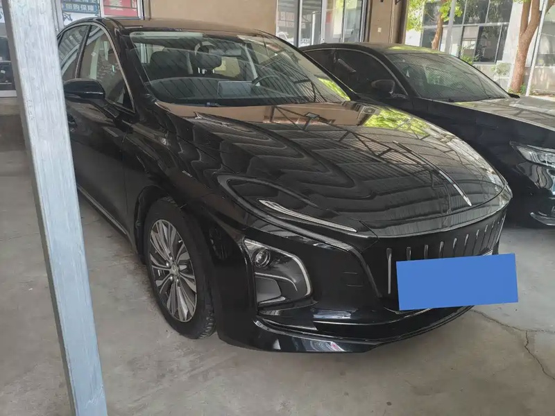 Hongqi E-QM5