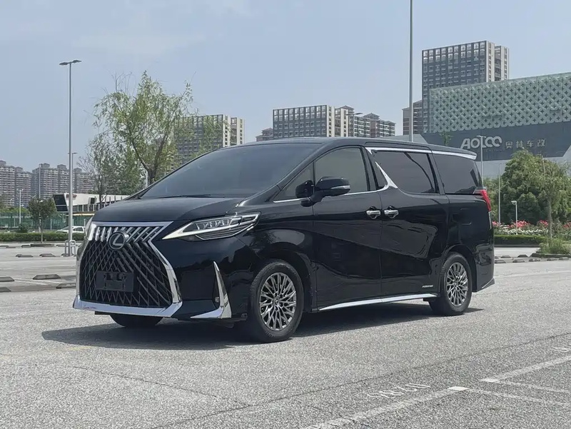 Lexus LM
