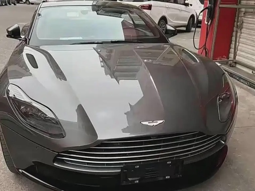 Aston Martin DB11 2018