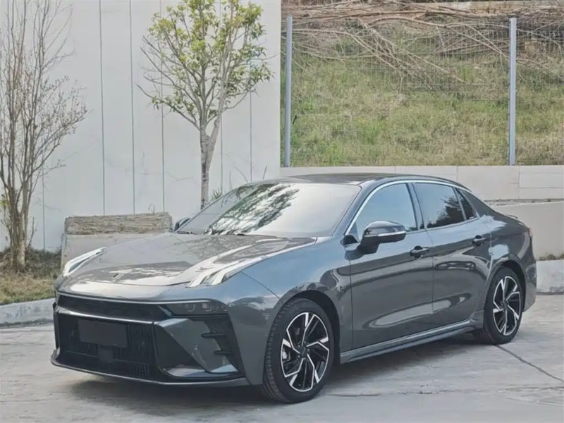 Lynk & Co 03
